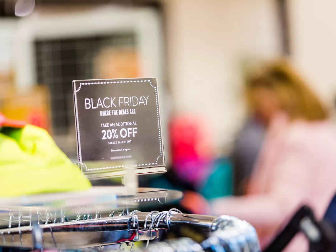 Old-School Retailers Stumbled Into Holiday Spending Weekend