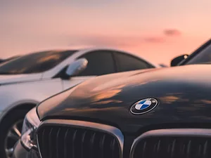 Luxury-Car Rivals Discuss Sharing Key Tech Components to Cut Costs