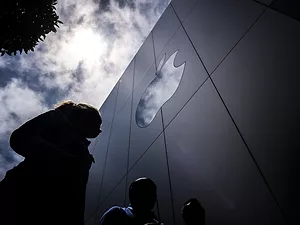Apple 