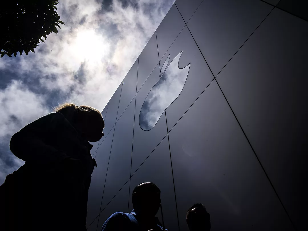 Apple 