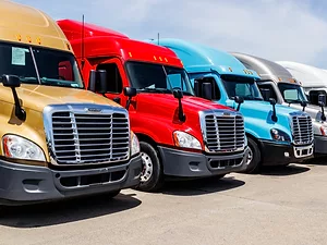 Daimler Offers Self-Driving Big Rigs as Tesla Plots Debut