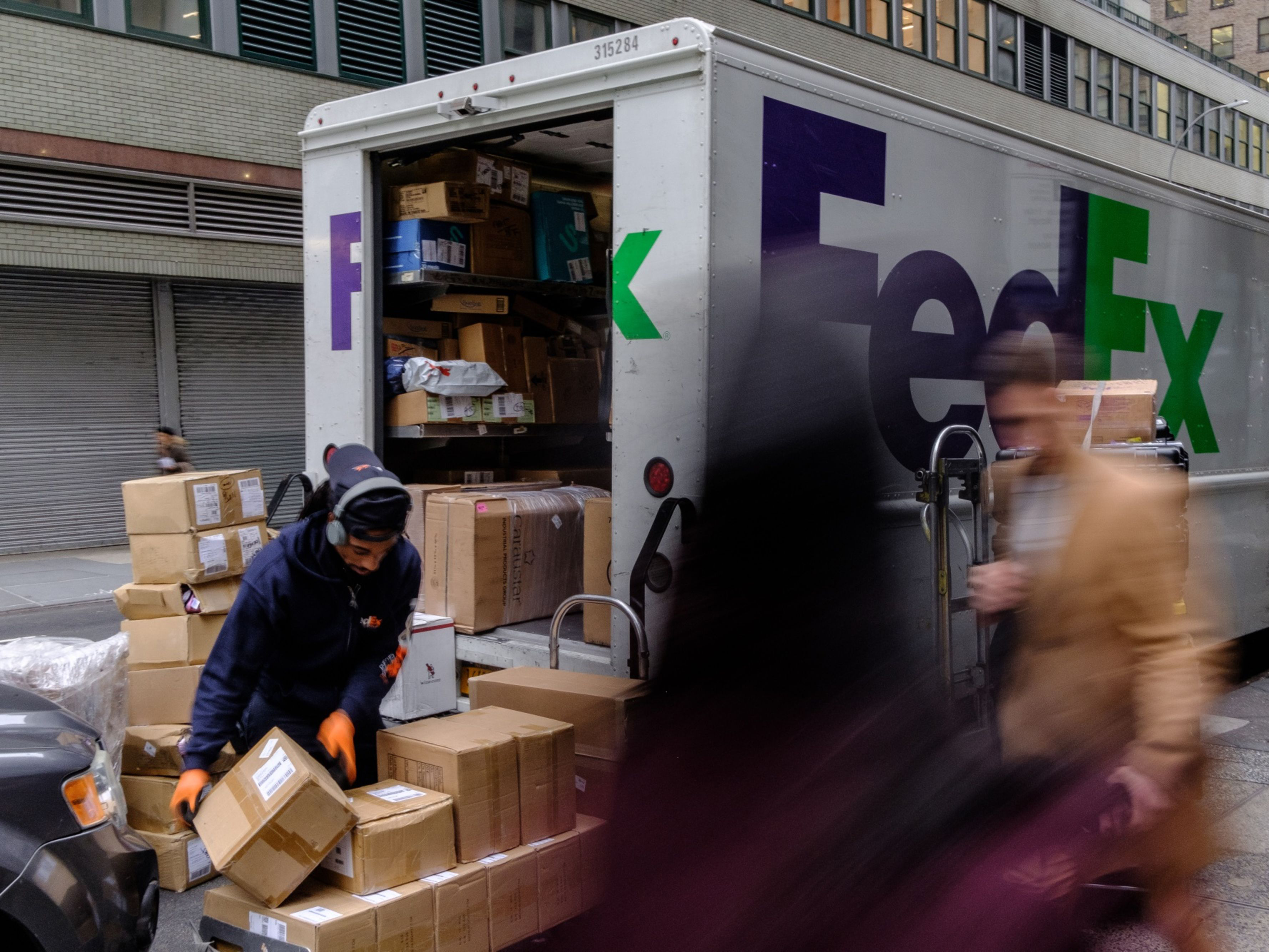 FedEx worker 