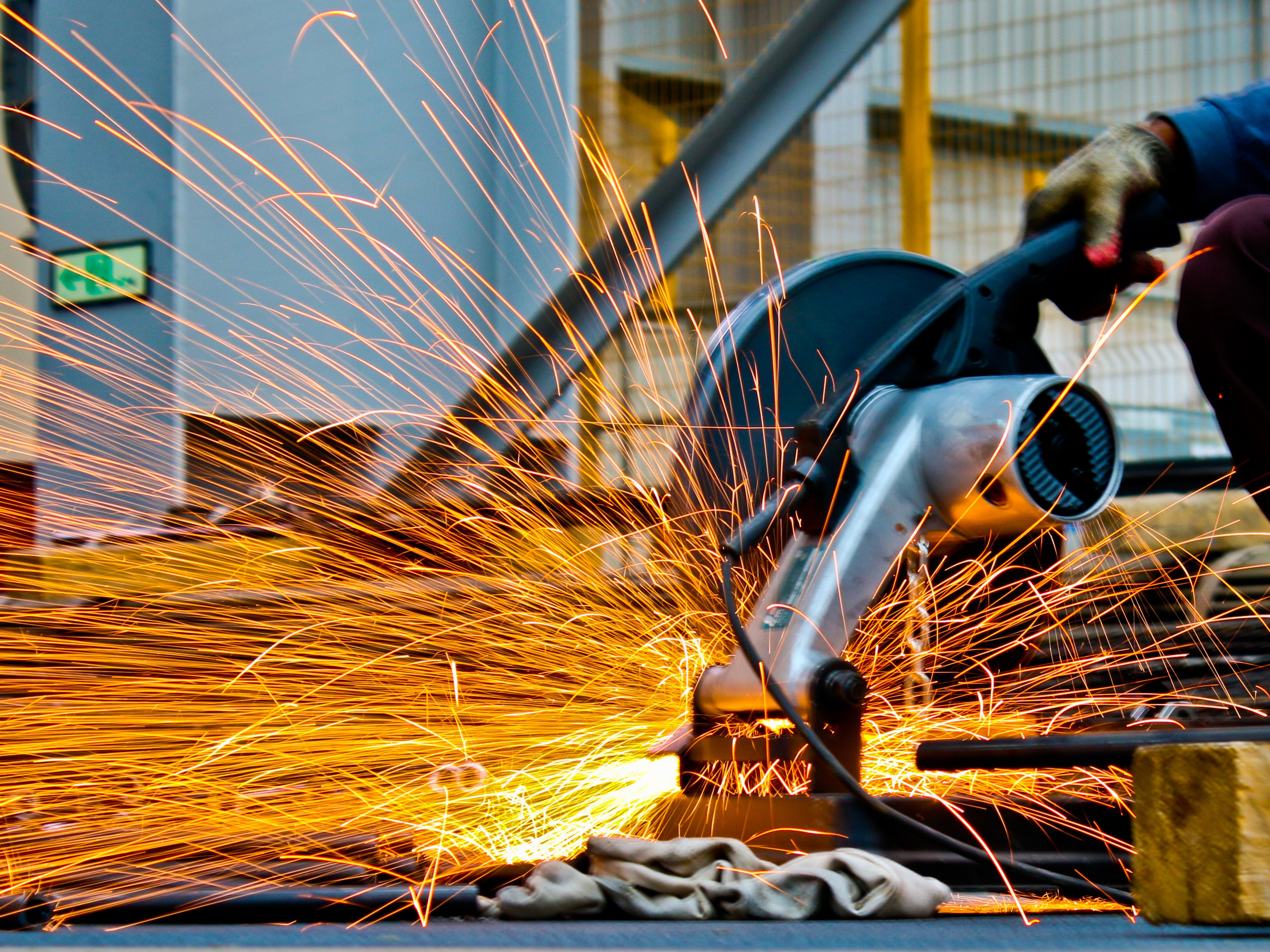 How AR and IIoT Are Transforming Manufacturing 