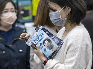 China Pushes Factories to Resume Even as Death Toll Rises