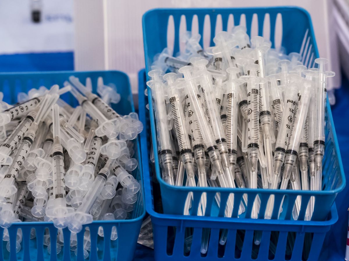 Vaccine hypodermic needles