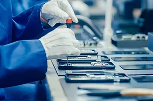 IPHONE MANUFACTURING iStock.com