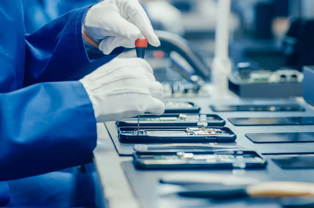 IPHONE MANUFACTURING iStock.com