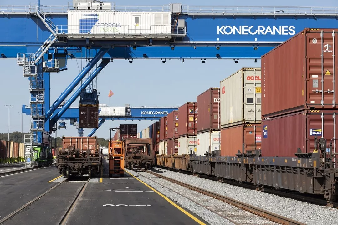 US RAIL YARD BLOOMBERG.jpg