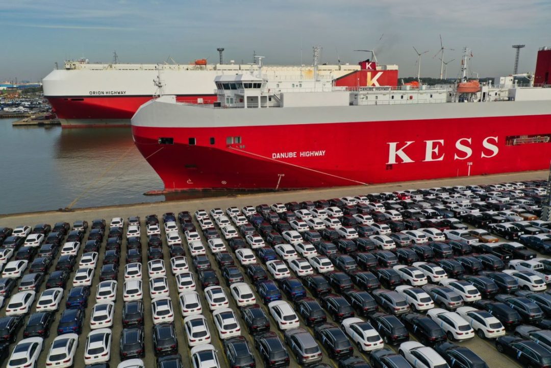 PHOTO OF CARS ON DOCK AND TWO CAR CARRIERS BLOOMBERG.jpg