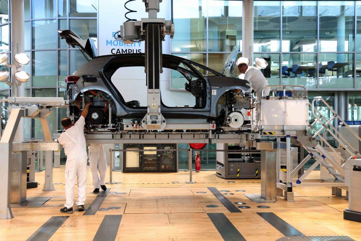 Vw volkswagen auto plant manufacturing bloomberg