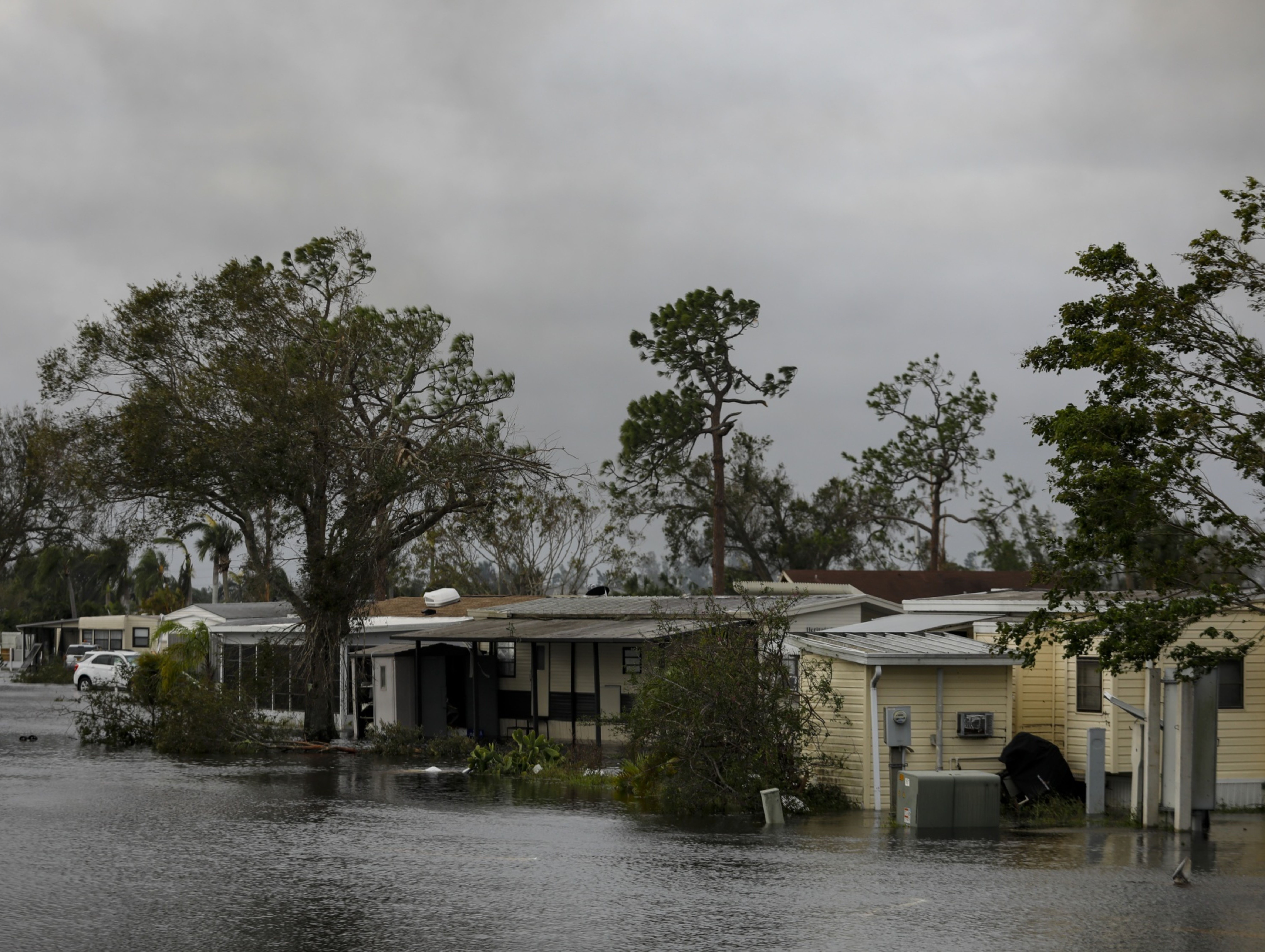 PHOTO OF FLOODED HOUSES SHOWING HURRICANE IAN DAMAGE FLORIDA BLOOMBERG.jpg