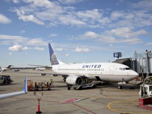 UNITED AIRLINES PLANES SIT ON AIRPORT TARMAC BLOOMBERG.jpg