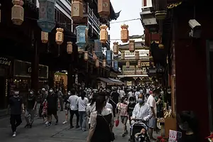 SHOPPERS IN A CROWDED STREET IN CHINA