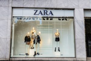 PHOTO OF THE EXTERIOR OF A ZARA RETAIL CLOTHING STORE