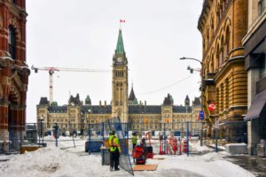 POLICE TEND BARRIERS IN THE MAIN SQUARE OF OTTAWA