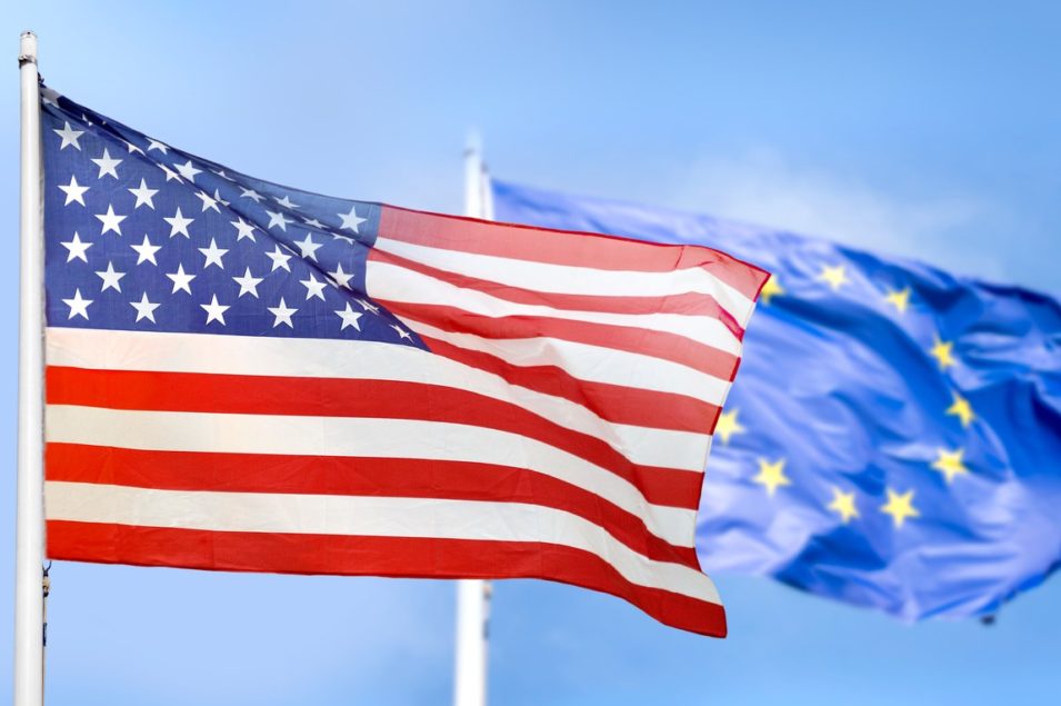 EU US FLAGS iStock Cunaplus M.Faba 1012423738