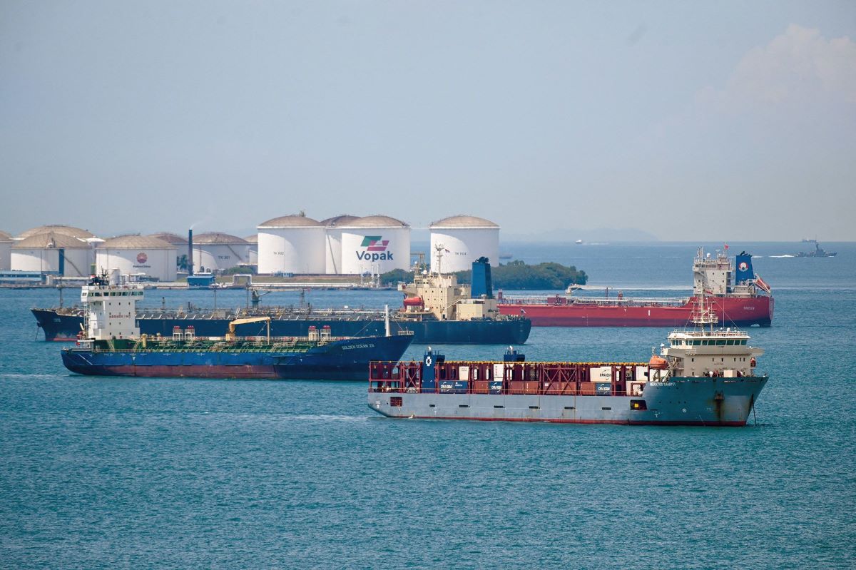 Oil tankers at sea bloomberg