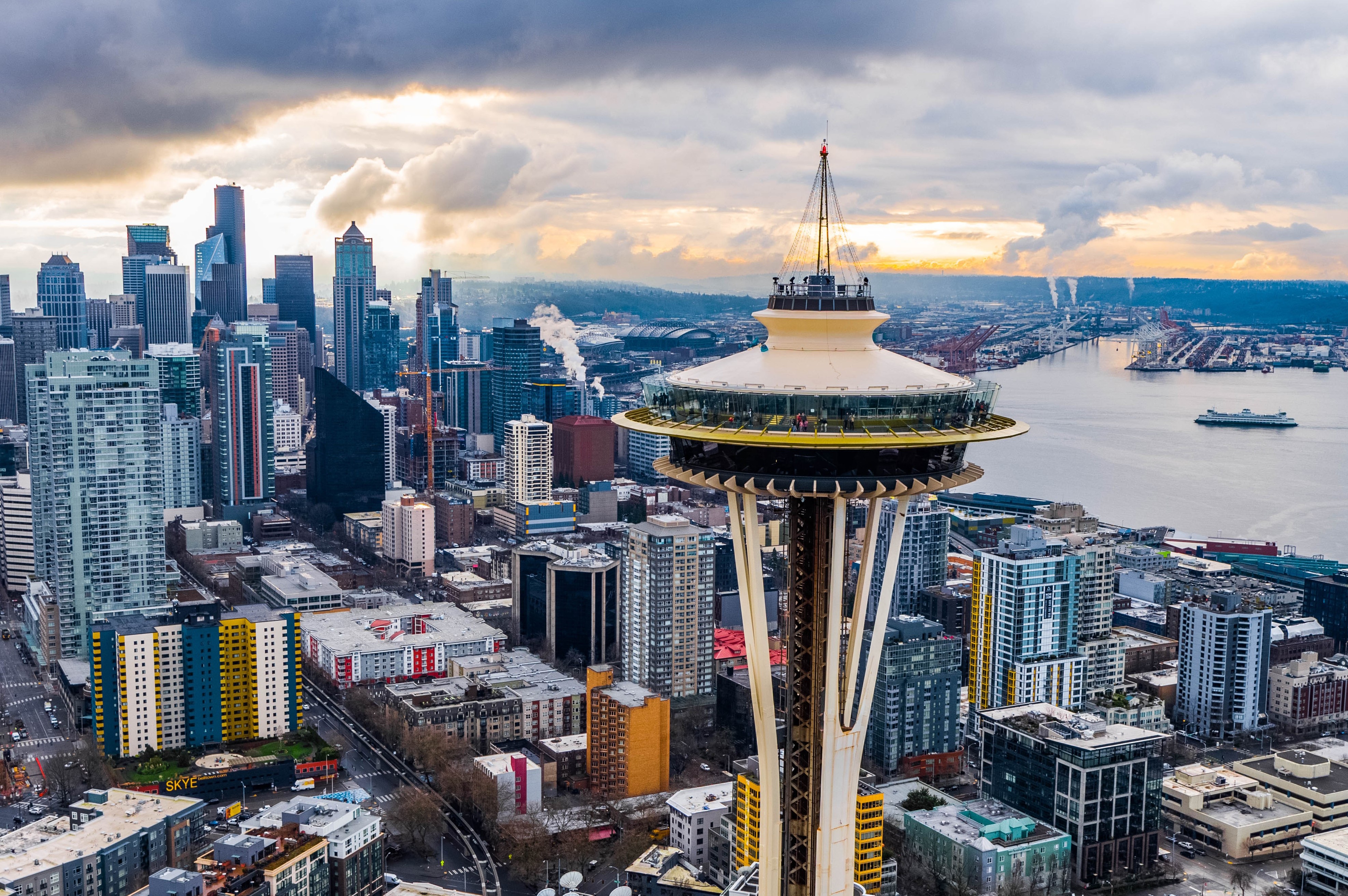 PANORAMIC PHOTO OF SEATTLE WITH SPACE NEEDLE IN THE FOREGROUND AND THE DOCK IN THE DISTANCE