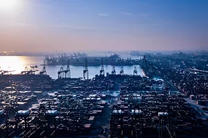 SHIPPING PORT