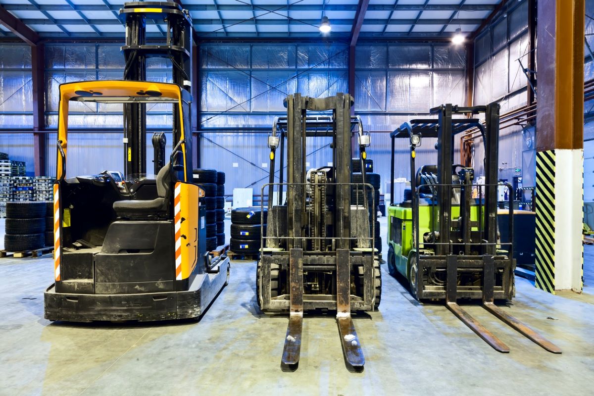 Forklift warehouse dc equipment istock maxoidos 1148495975