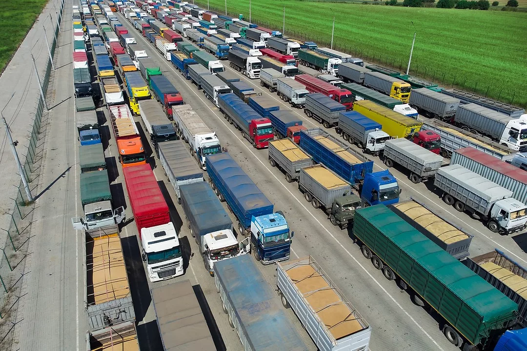 TRUCK ROAD CONGESTION SUPPLY CHAIN CHALLENGE iStock-Nikolay Malshakov-1352648982.jpg