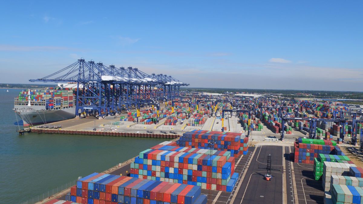 Felixstowe uk port containers dock