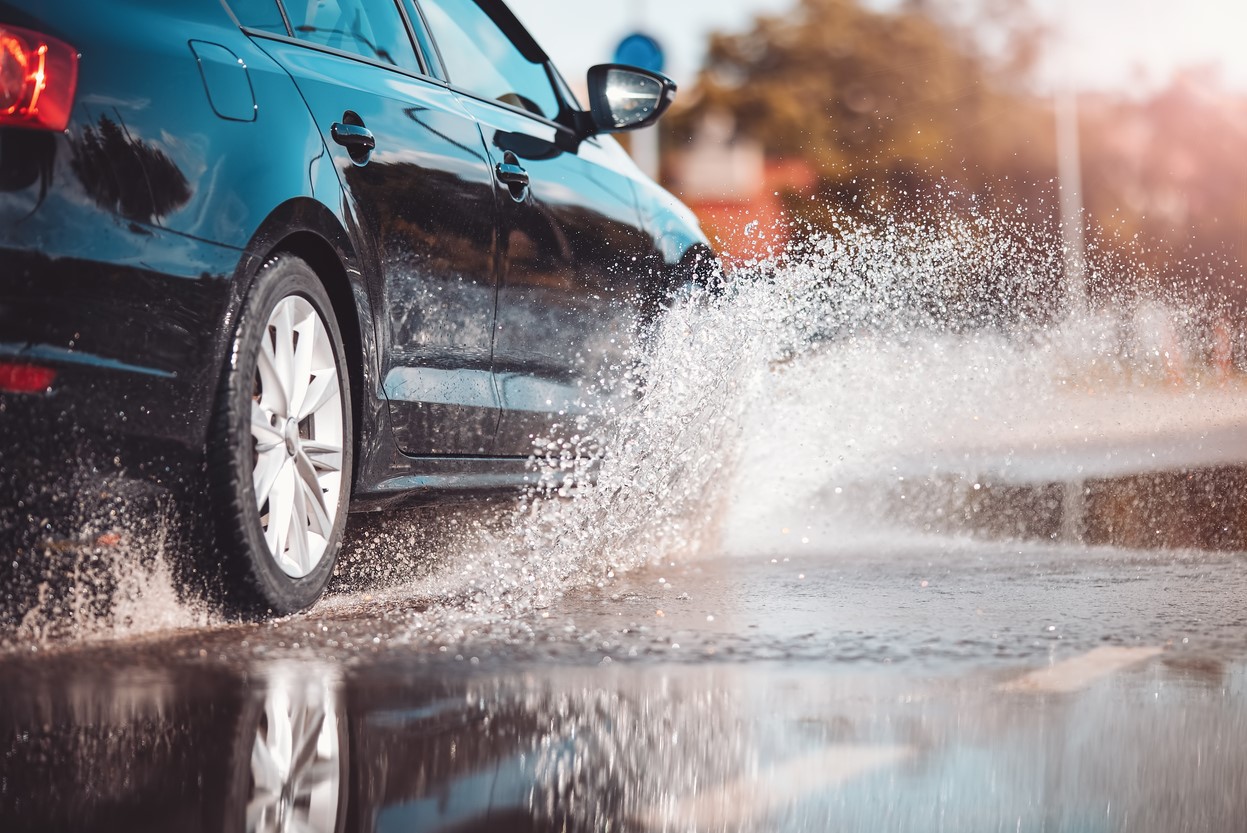 Car automobile puddle driving istock lemanna 1414976506