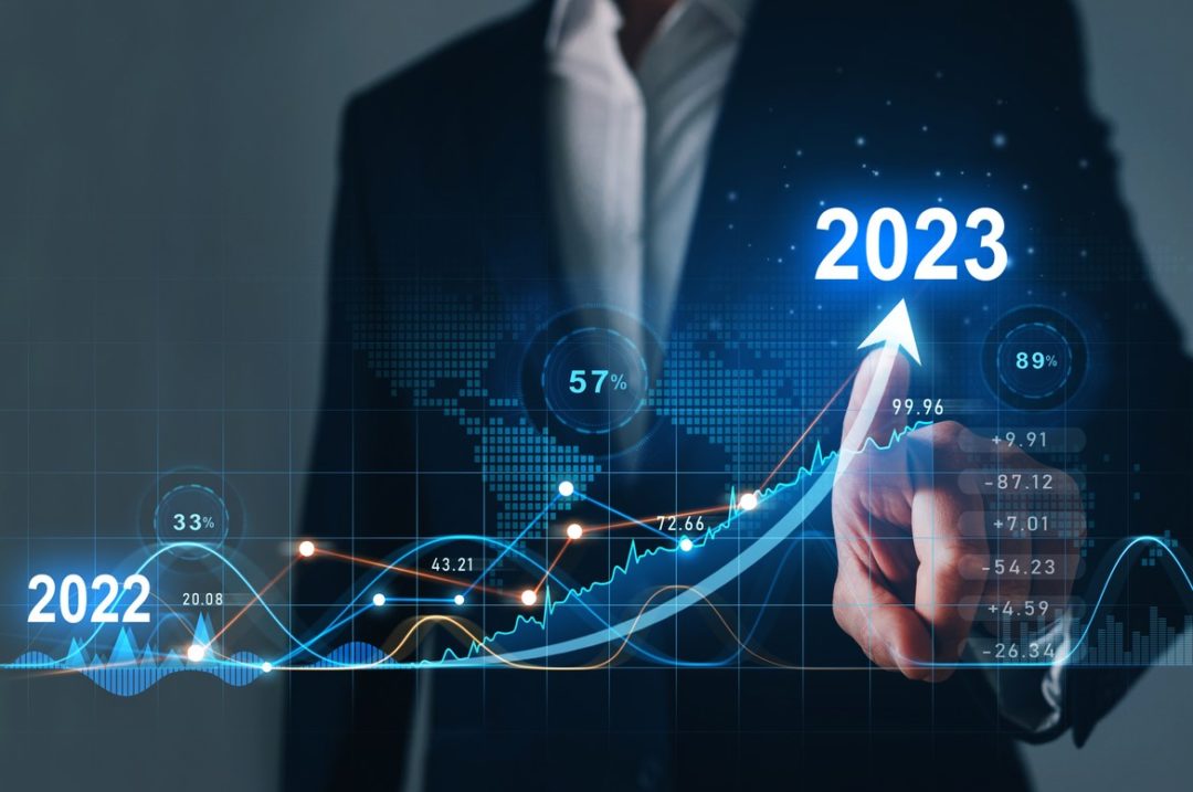 A HAND DRAWS A FINGER ACROSS A FLOATING SET OF GLOWING STATS GOING FROM 2022 TO 2023