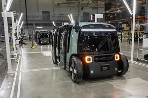Amazon-SelfDriving-BLOOMBERG.jpg