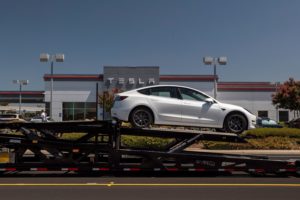 Tesla-Recall-Car-BLOOMBERG.jpg