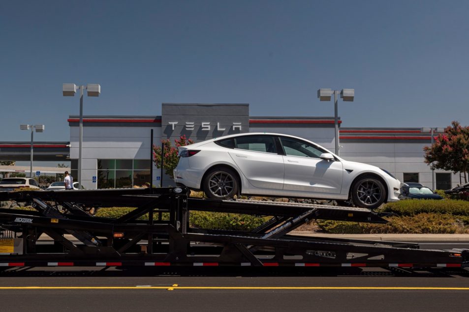Tesla Recall Car BLOOMBERG