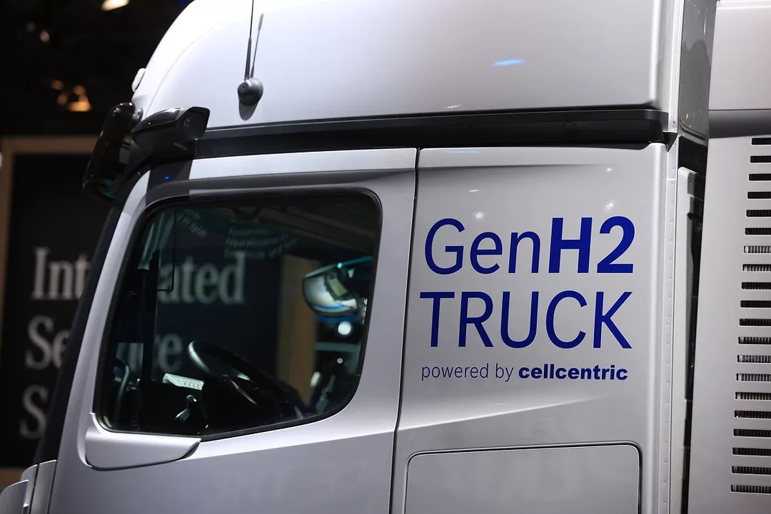 A CLOSE UP SIDE VIEW OF A WHITE TRUCK'S DRIVER DOOR AND SIDE