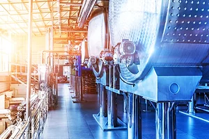 The interior of chemical factory or plant workshop with metal industrial manufacturing production equipment. Photo: iStock.com/scanrail