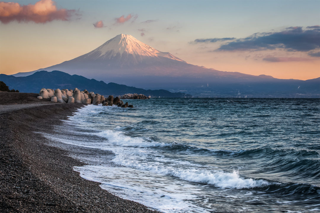 A beach can be seen on a winter morning with Mt. Fuji in the background.