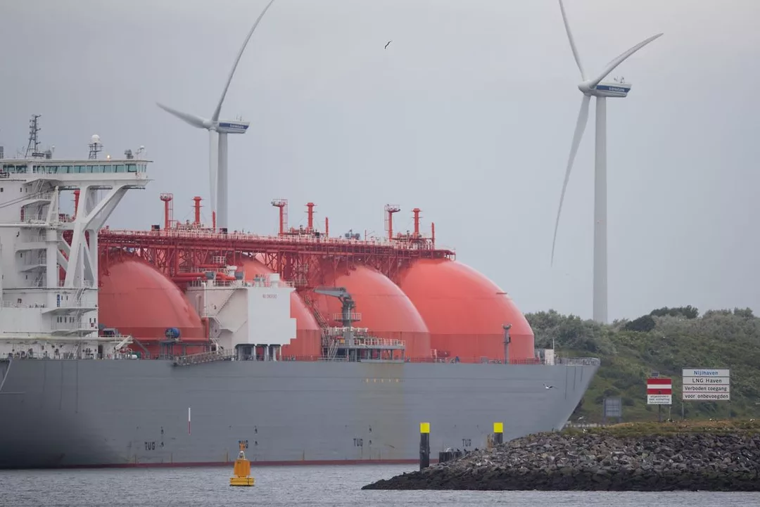 AN LNG CARRIER AT SEA SPORTS THE TELL-TALE BULBOUS CONTAINERS FOR GAS VISIBLE ABOVE DECK