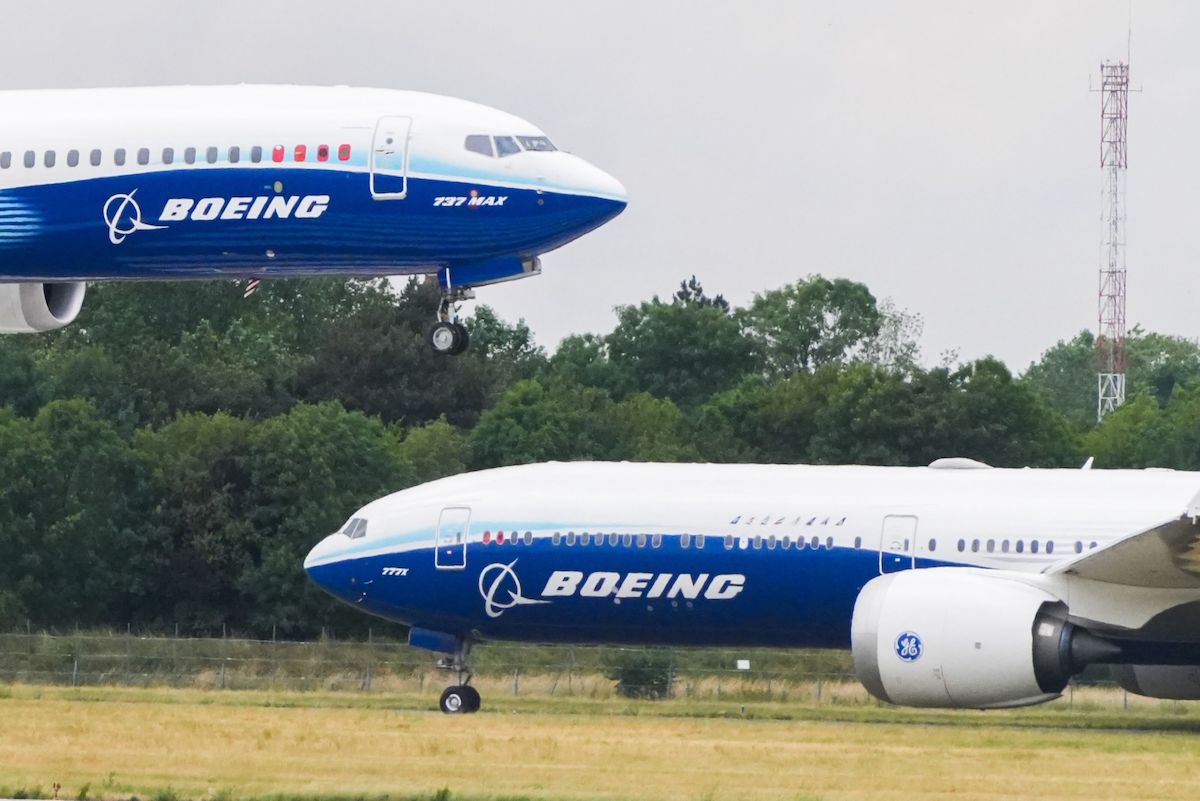 Boeing union contract bloomberg