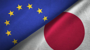 THE EUROPEAN AND JAPANESE FLAGS ARE PICTURED NEXT TO EACH OTHER WITH A DIAGONAL LINE GOING FROM THE TOP RIGHT CORNER TO THE BOTTOM LEFT CORNER OF THE PICTURE CUTTING THEM PERFECTLY IN HALF.