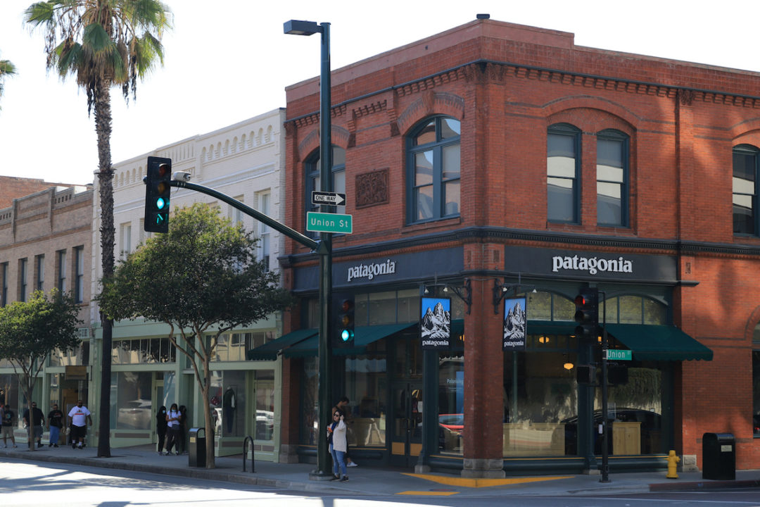EXTERIOR OF A BROWN PATAGONIA STORE WITH A BLACK OVERHANG.
