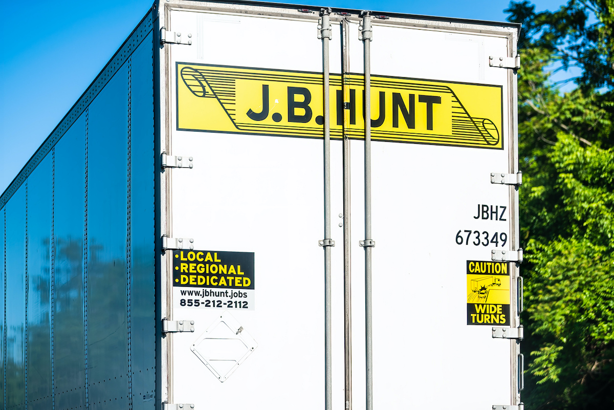 Jb hunt truck istock  ablokhin  1329929375