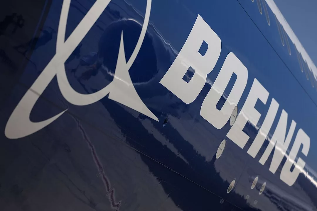 BOEING AIRPLANE LOGO BLOOMBERG.jpg