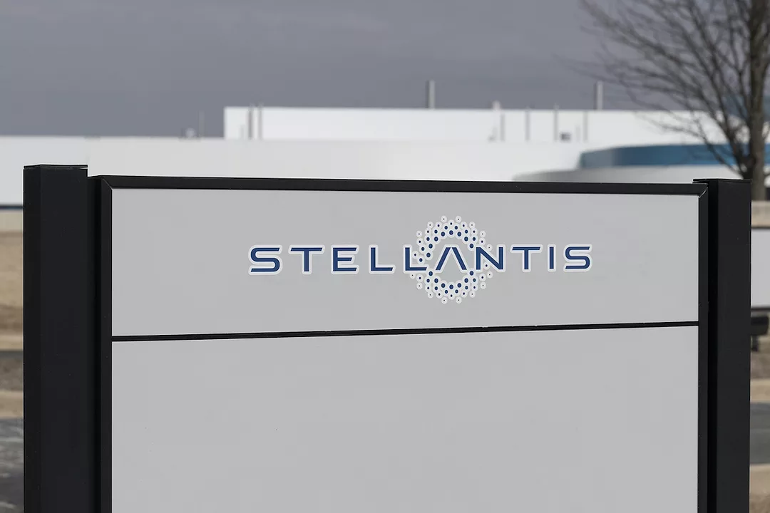 A STELLANTIS SIGN SITS IN FRONT OF A FACTORY.