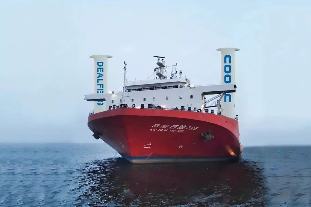 AN OCEAN-GOING VESSEL SPORTS TWO TALL WHITE COLUMNS EMERGING FROM ITS DECK.