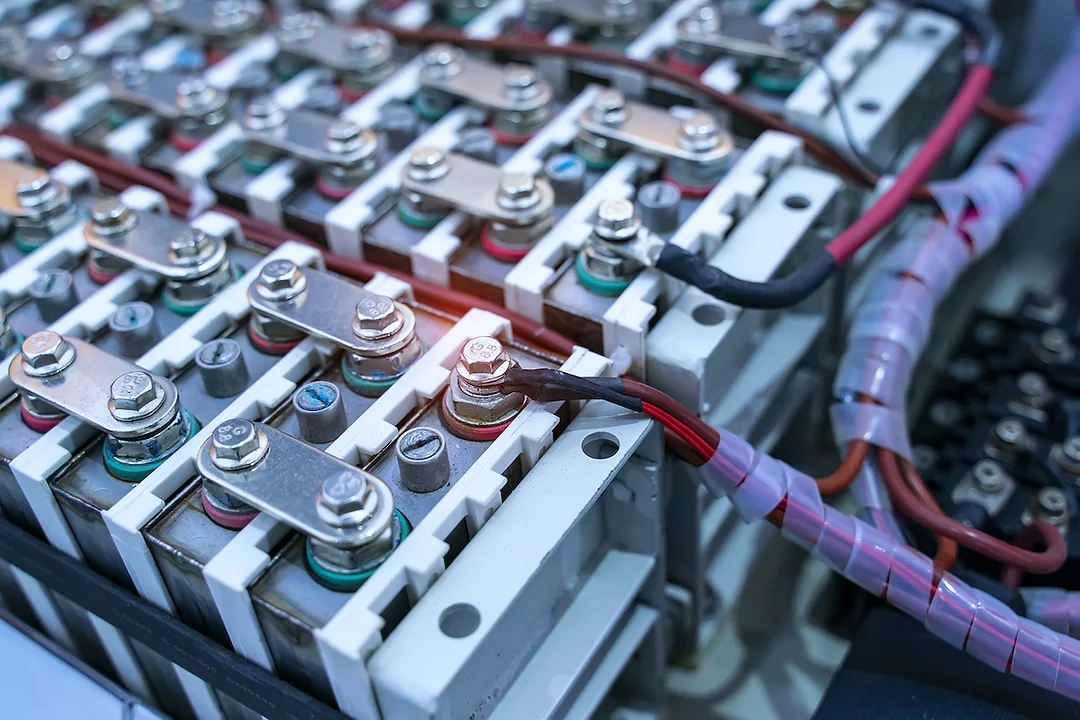 ELECTRIC VEHICLE LITHIUM-ION BATTERY PACK AND WIRING CONNECTIONS.