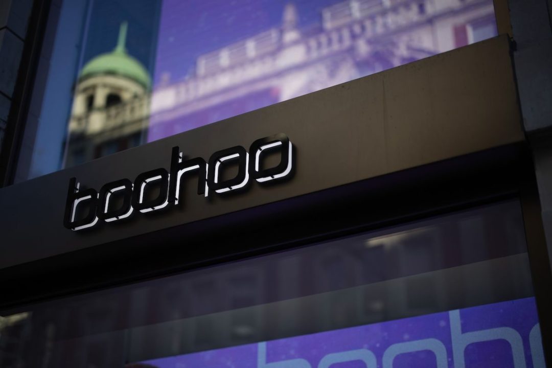 A BOOHOO LOGO ON THE OUTSIDE OF A STORE