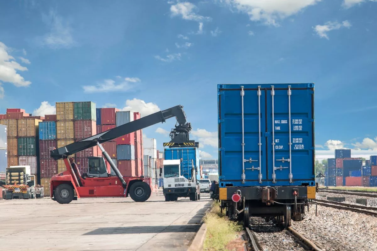 New Report: Yard Bottlenecks Ripple Through Supply Chains in 2026