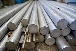 A PILE OF METAL RODS STACKED ON TOP OF EACH OTHER ON THE FLOOR.