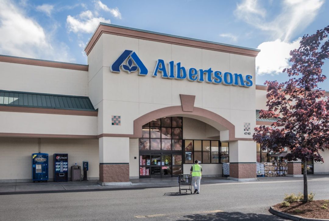 AN ALBERTSONS GROCERY STOREFRONT