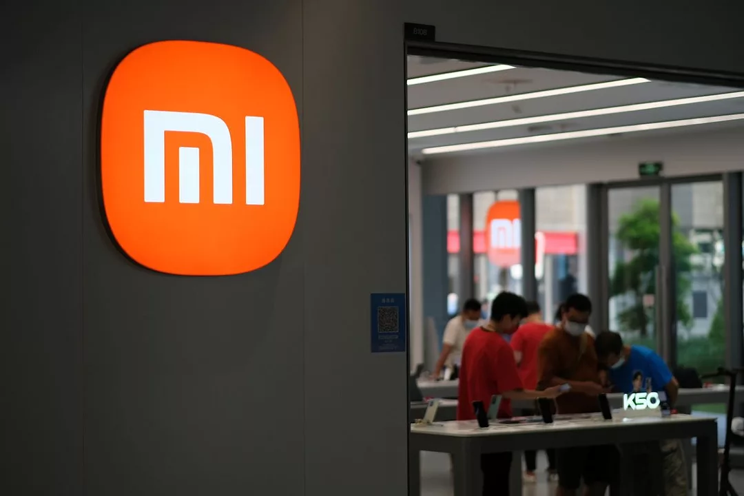 A SHOP FRONT BEARS THE XIAOMI SIGN