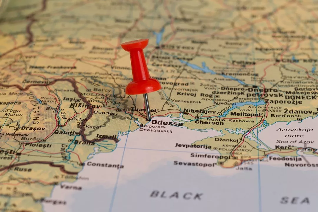 A MAP OF THE READ SEA AREA WITH A RED MAP PIN INDICATING THE PORT OF ODESA