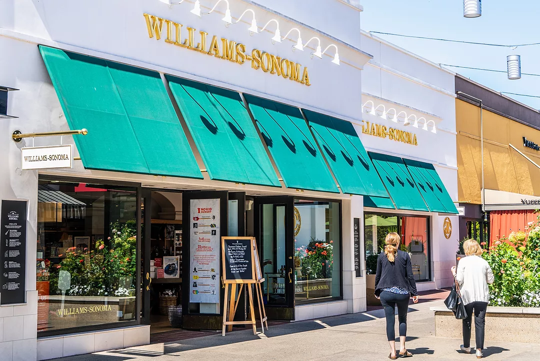 The outside of a Williams-Sonoma store.